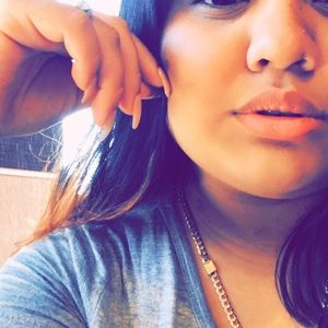 Meet your Posher, Yamile